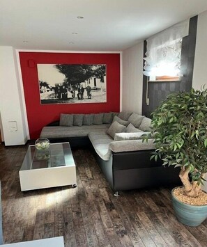 Smart TV - Holiday apartment in Moselkern with Wi-Fi (Moselkern)