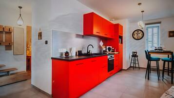 Fridge, microwave, oven, stovetop