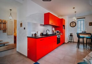 Fridge, microwave, oven, stovetop - Apartment "Les Ondes" near the Medieval City of Conflans (Albertville)