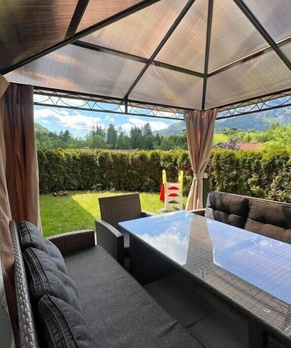 تناول الطعام بالخارج