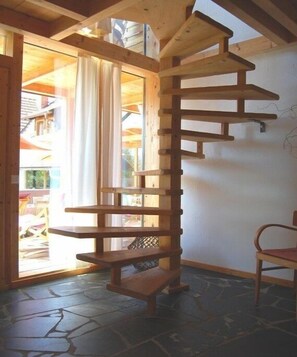 المنشأة من الداخل