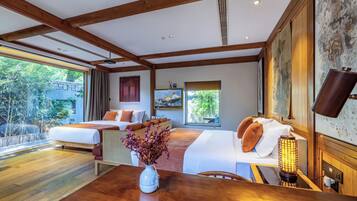 Private courtyard family twin room