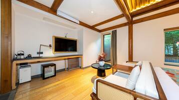 Comfort Triple Room, Garden View | Premium bedding, memory foam beds, desk, soundproofing