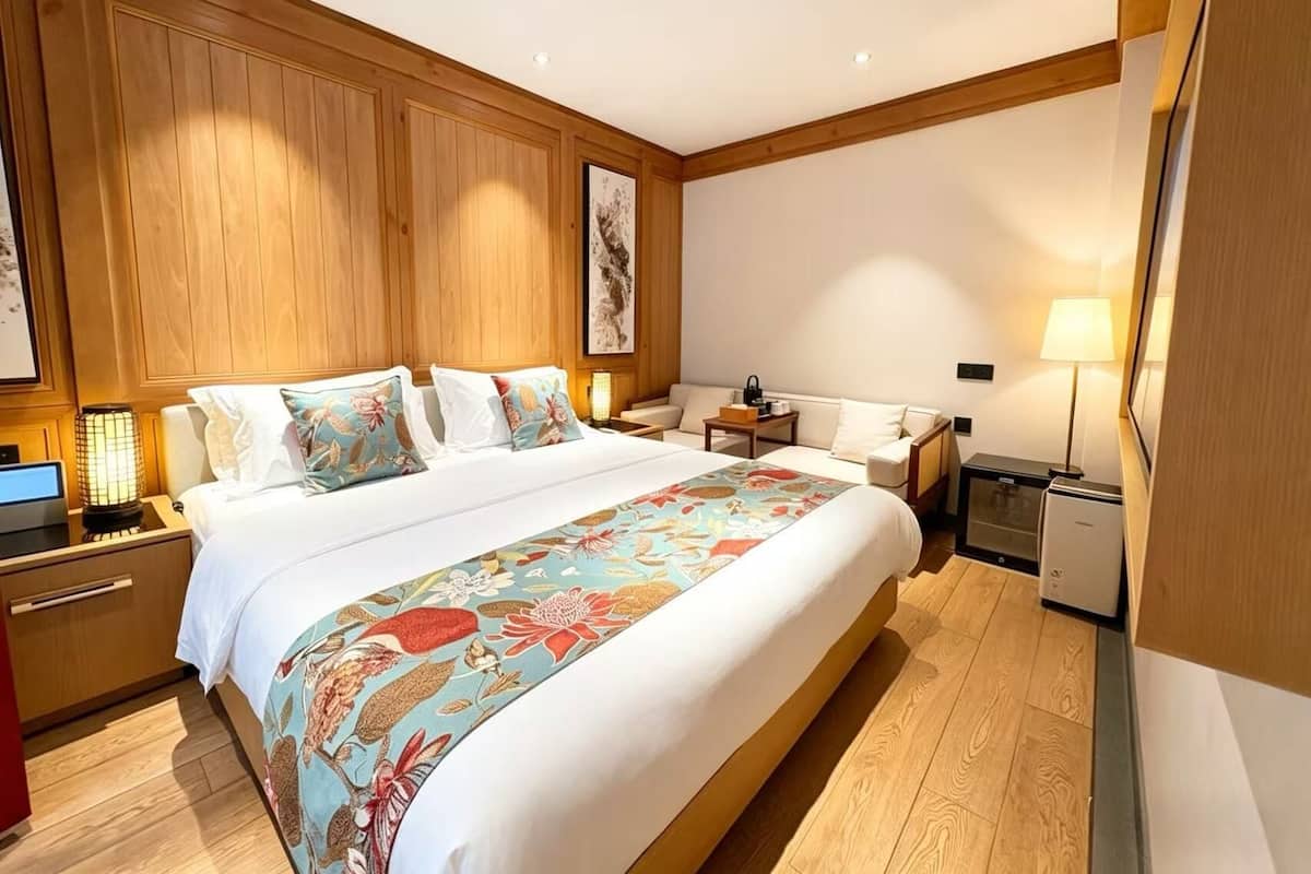 舒适双人房, 花园景观 | 高档床上用品、记忆海绵床垫、办公桌、隔音