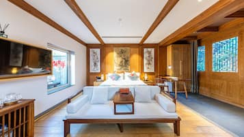 Comfort Triple Room, Garden View | Premium bedding, memory foam beds, desk, soundproofing