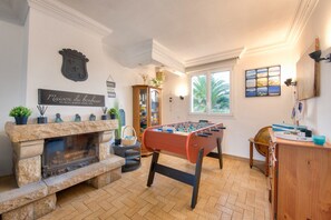 Games room - House for 6 with Large Garden – City Center (Plouguerneau)