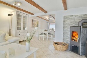 Smart TV, fireplace, stereo - Holiday home in Maasholm with swimming pool (Maasholm)