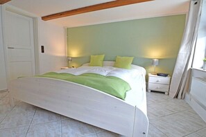 1 bedroom, iron/ironing board, free WiFi, bed sheets - Holiday home in Maasholm with swimming pool (Maasholm)
