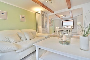 Smart TV, fireplace, stereo - Holiday home in Maasholm with swimming pool (Maasholm)