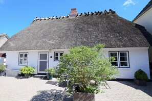 Exterior - Holiday home in Maasholm with swimming pool (Maasholm)