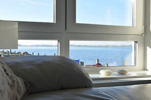 1 bedroom, iron/ironing board, travel cot, free WiFi - Holiday apartment with 1 bedroom (Maasholm)