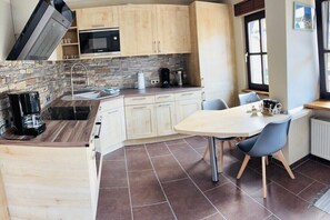 Fridge, microwave, oven, stovetop - Holiday apartment with 2 bedrooms (Willingen)