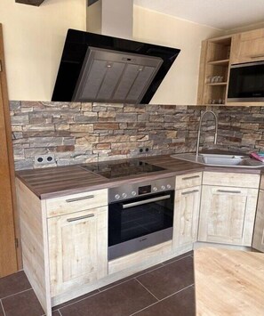 Fridge, microwave, oven, stovetop - Holiday apartment with 2 bedrooms (Willingen)