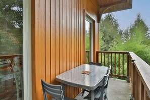 Outdoor dining - Cosy apartment with private balcony (Parentis-en-Born)