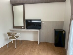 Laptop workspace, free WiFi - Salty Sand Krabi Hotel (Krabi)