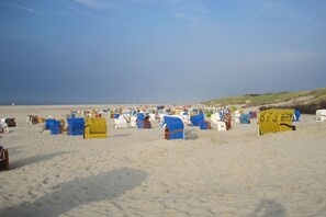 Beach - Lighthouse at Gertrude's Country House (Juist)