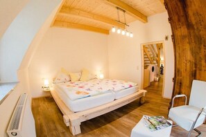 3 bedrooms, iron/ironing board, travel cot, free WiFi