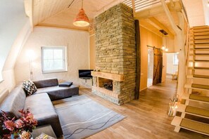 Una Smart TV, una chimenea