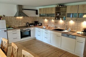 Køleskab, ovn, kogeplade, opvaskemaskine