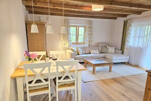 Smart-TV, Kamin, Stereoanlage