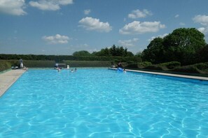 Pool - Holiday home in Blankenheim with Wi-Fi (Blankenheim)