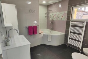 Hair dryer, bidet - Holiday House Emma - Two Bedroom Holiday Home With Terrace (Šibenik)