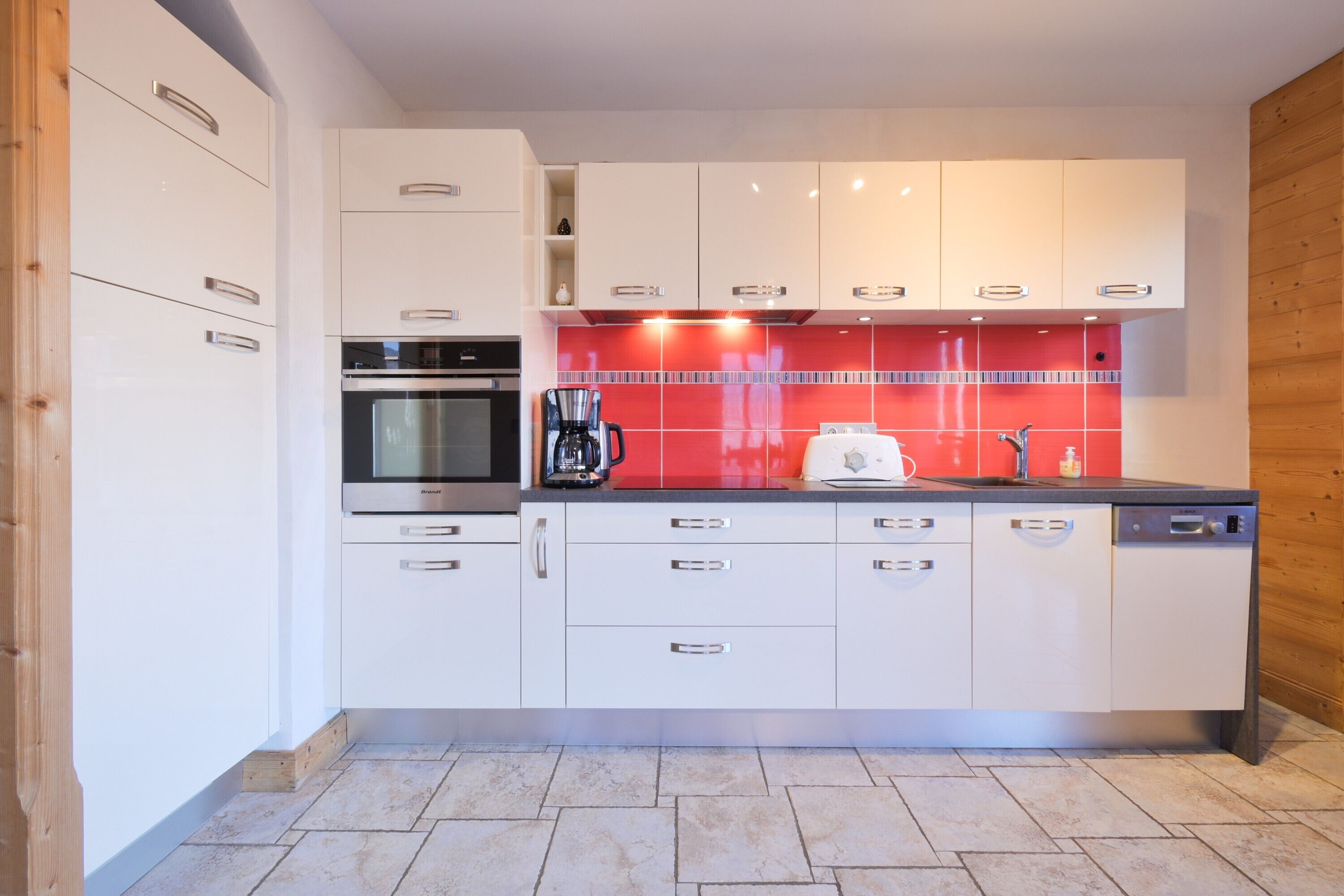 雪櫃、微波爐、焗爐、爐具