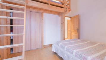 Bügeleisen/Bügelbrett, WLAN, Bettwäsche