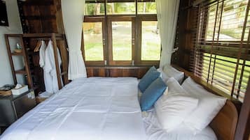 Deluxe Villa 1, Ocean View | Desk, free WiFi