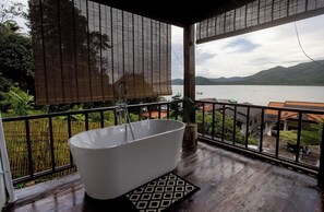 Bathroom sink - Baan Lhong View Lay  (Sawi)