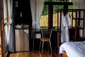 Desk, free WiFi - Baan Lhong View Lay  (Sawi)