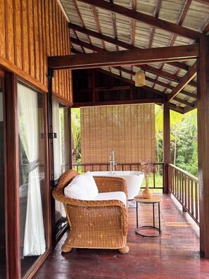 Deluxe Villa 3, Ocean View | Ban công