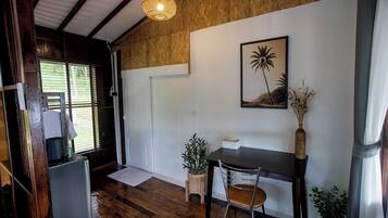 Deluxe Villa 5, Ocean View | 書桌、免費無線上網