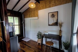 Deluxe Villa 5, Ocean View | 書桌、免費無線上網