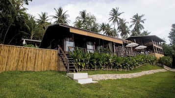 Deluxe Villa 2, Ocean View | Desk, free WiFi