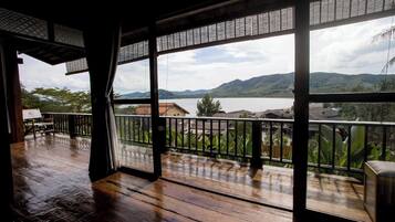 Deluxe Villa 2, Ocean View | Pemandangan balkon