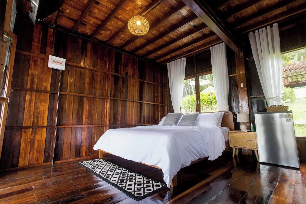 Deluxe Villa 4, Ocean View | Desk, WiFi (free)