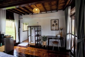 Deluxe Villa 4, Ocean View | 書桌、免費無線上網