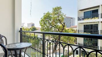 Classic-Doppelzimmer, Poolblick | Terrasse/Patio