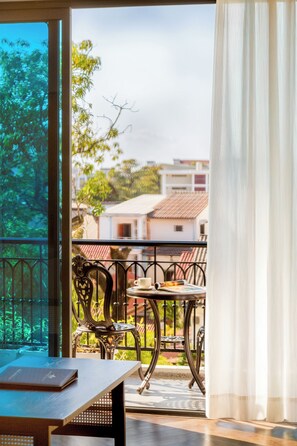 Rom – premier, bassengutsikt | Terrasse/patio