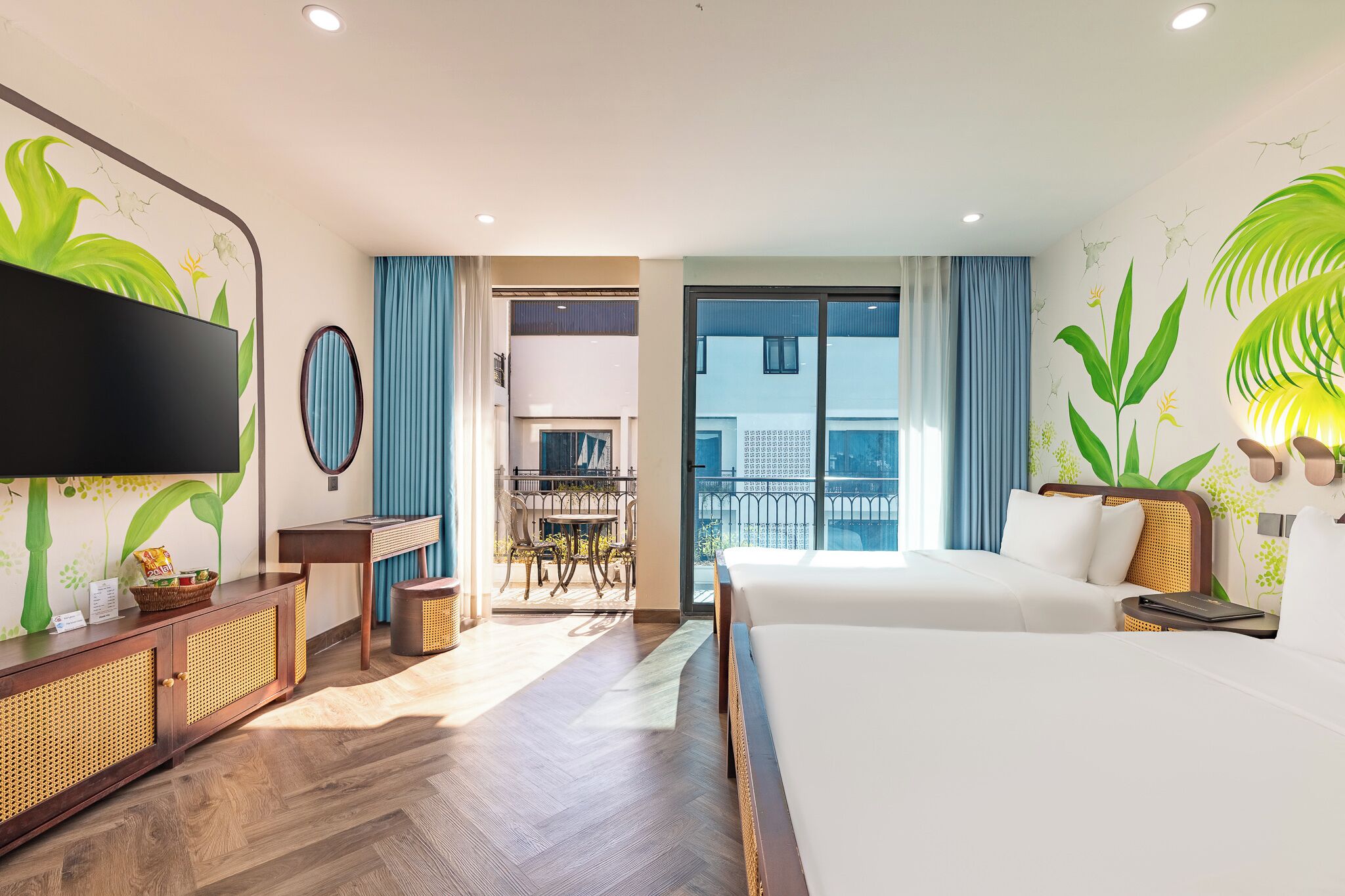 Caja de seguridad en la habitación y escritorio 