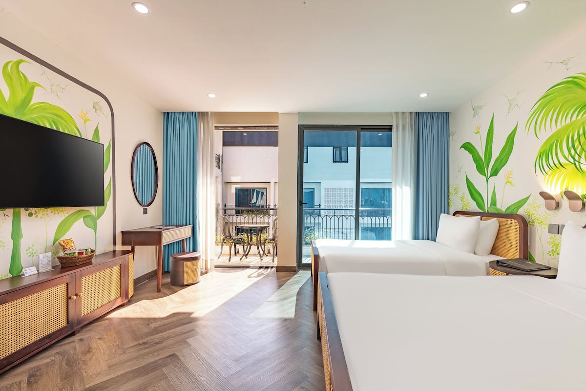 Caja de seguridad en la habitación y escritorio