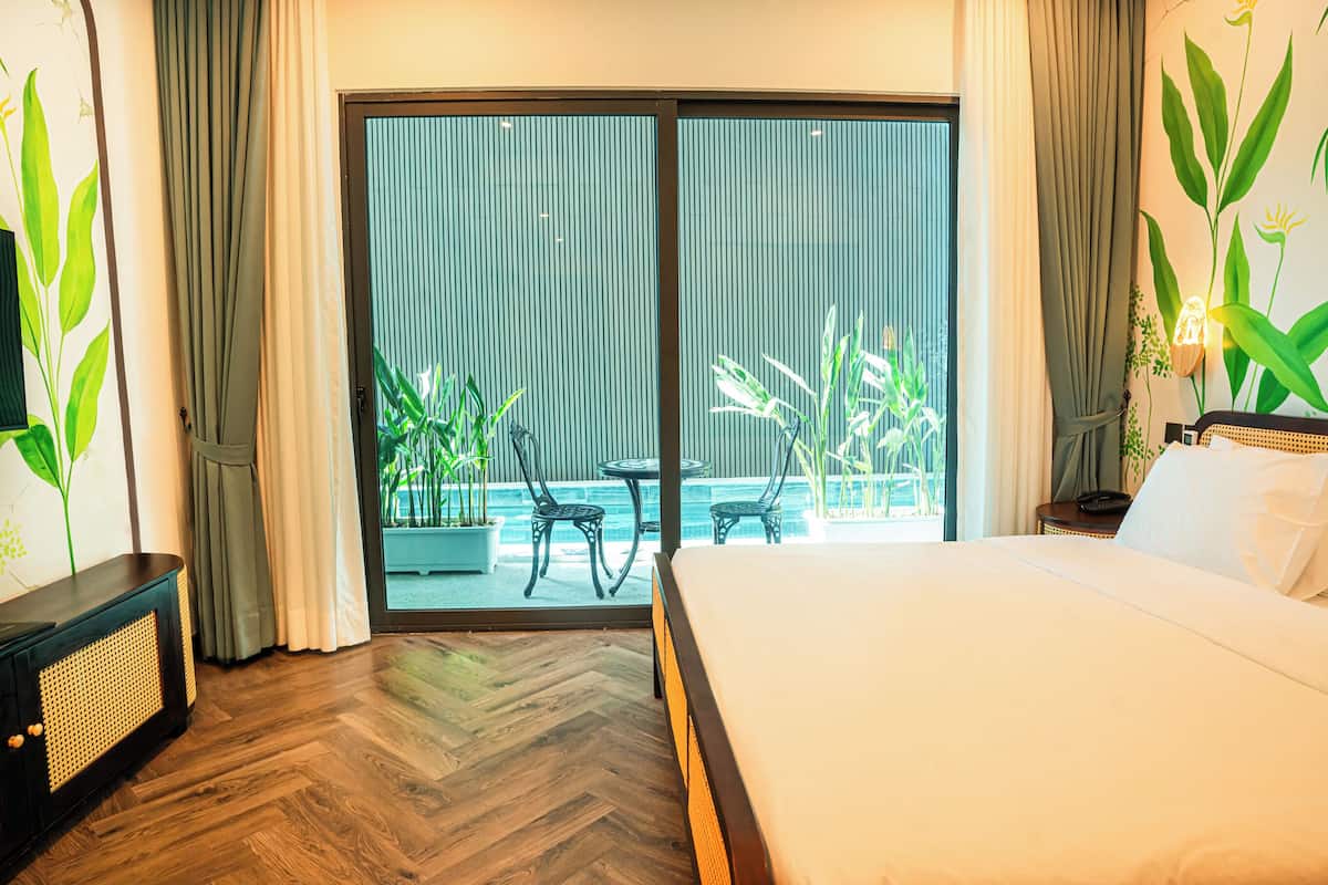 Junior Double Room, Pool View