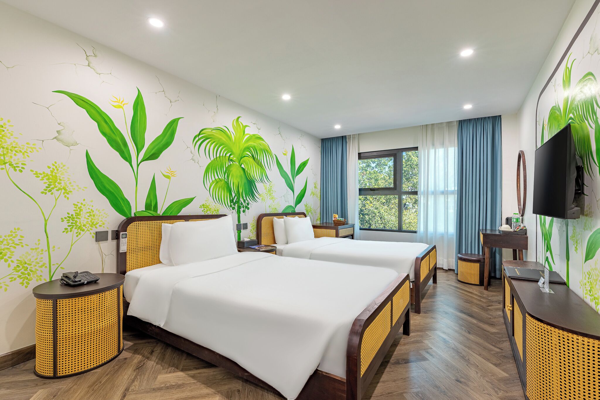 Caja de seguridad en la habitación y escritorio 