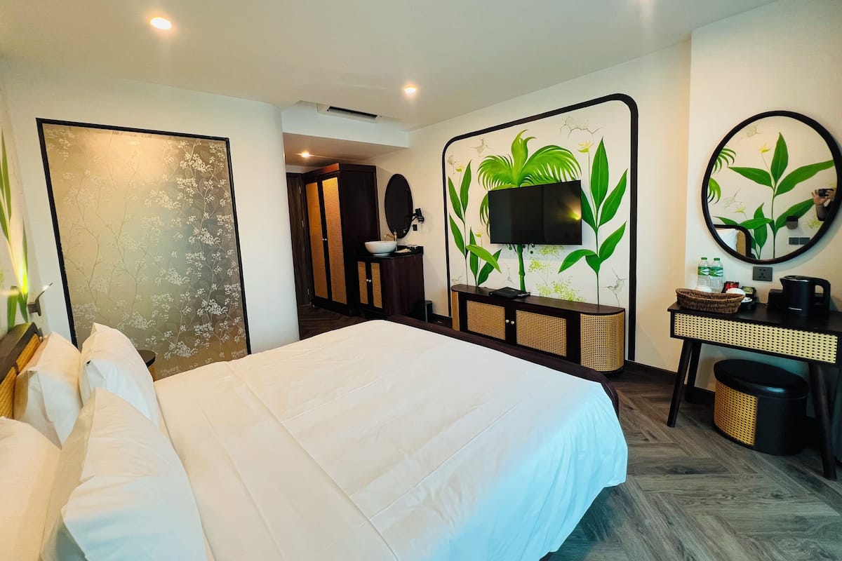 Classic-Doppelzimmer, Stadtblick | Zimmersafe, Schreibtisch, laptopgeeigneter Arbeitsplatz