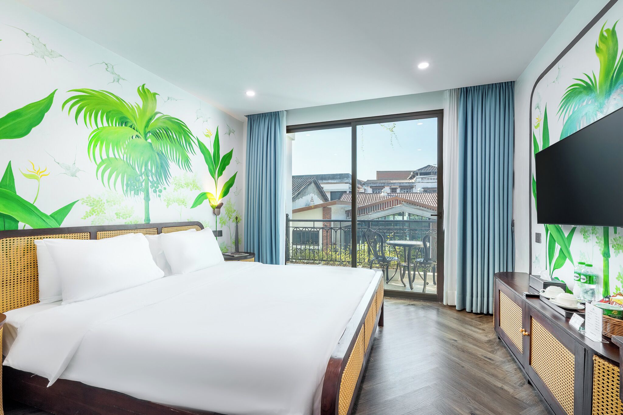 Caja de seguridad en la habitación y escritorio 