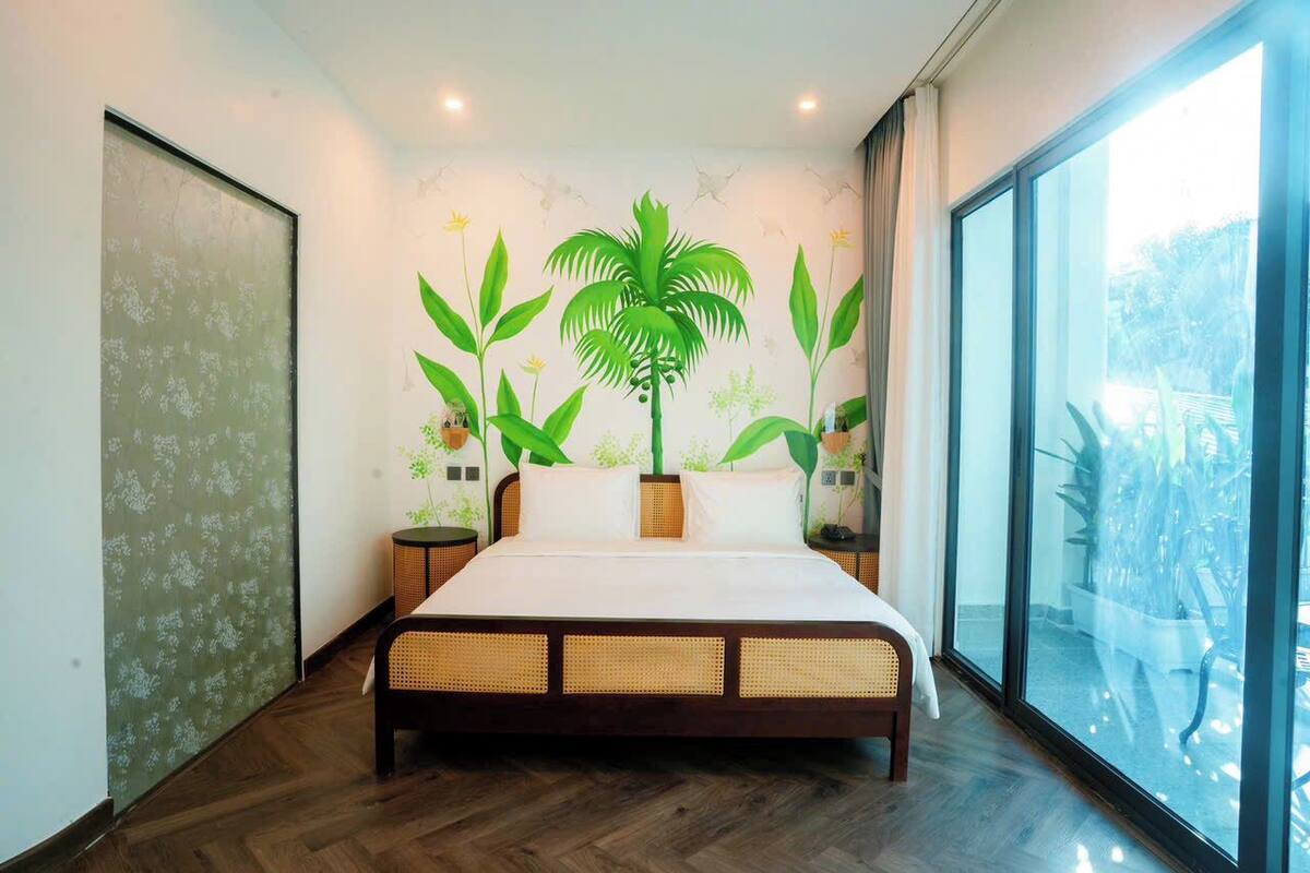 Basic Room | In-room safe, desk, laptop workspace, soundproofing