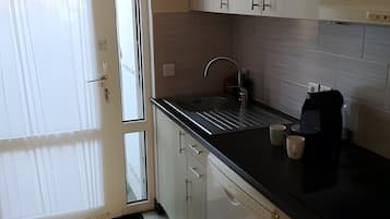 冰箱、微波炉、炉灶、洗碗机