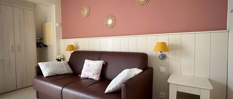 Fernseher, Tischtennisplatte