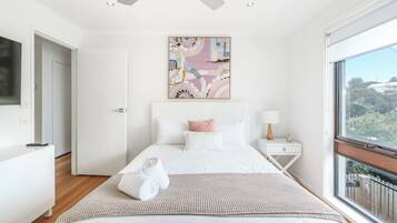 Iron/ironing board, free WiFi, bed sheets